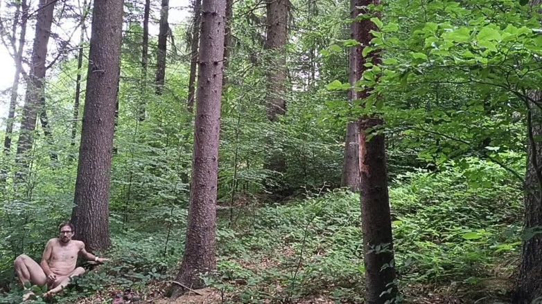 kickerscooter: Riesgo en el bosque: masturbarse bajo una carretera transitada