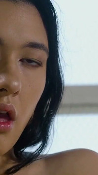 젖은 보지와 섹스하는 Mimi 2 달빛