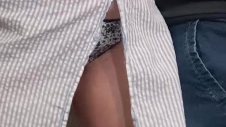 PriyaNaavya: Pria mesum lagi asik ngusap memekku di kereta bawah tanah