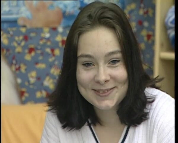 YOUR FIRST PORN: Eva yüzünde bir gülümsemeyle mastürbasyon yapıyor