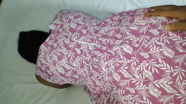 Sweety In Bed: Indka ošukaná nevlastní sestrou s těsnou vagínou