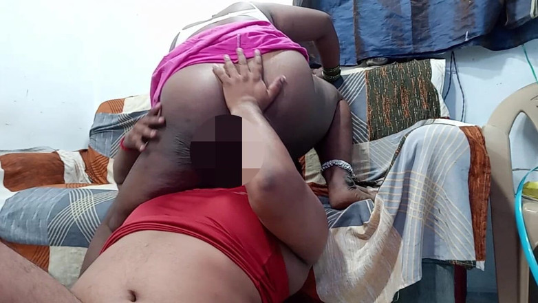 Veni: Tamil evli kadın yüze oturuyor ve yakın çekim amcık sikişi