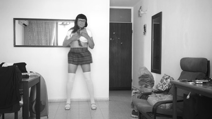 Voyager: Roupa de estudante super sexy.
