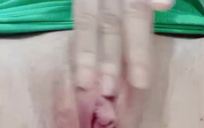 Brenda Dantas: Sozinho em casa brincando com minha buceta gordurosa e quente