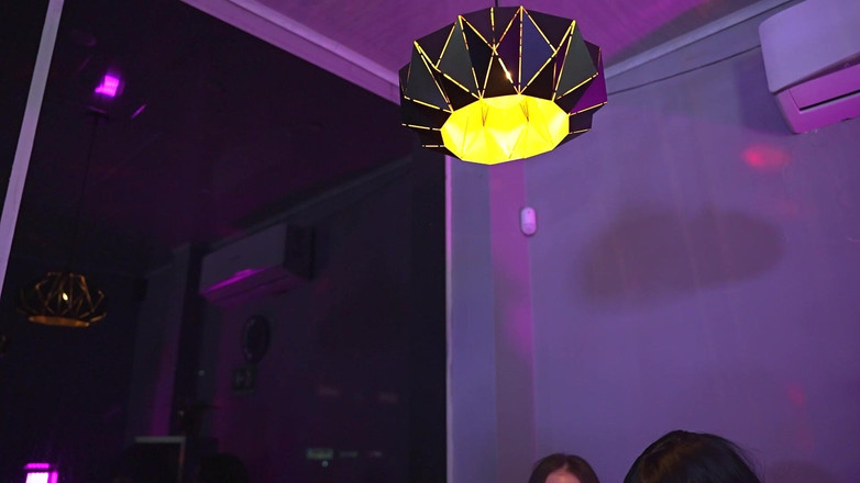 Pophouse: Orgia Lesbica a Metà Cena: Ci Mangiamo Le Fighe a...