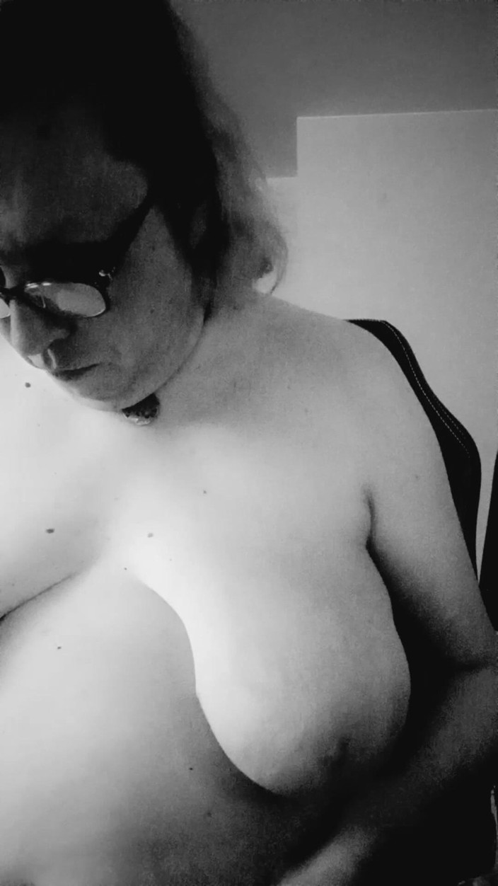 Princess Udders: 찢어진 스타킹을 입은 젖탱이 - B&amp;w의 1번 긴 전화 1