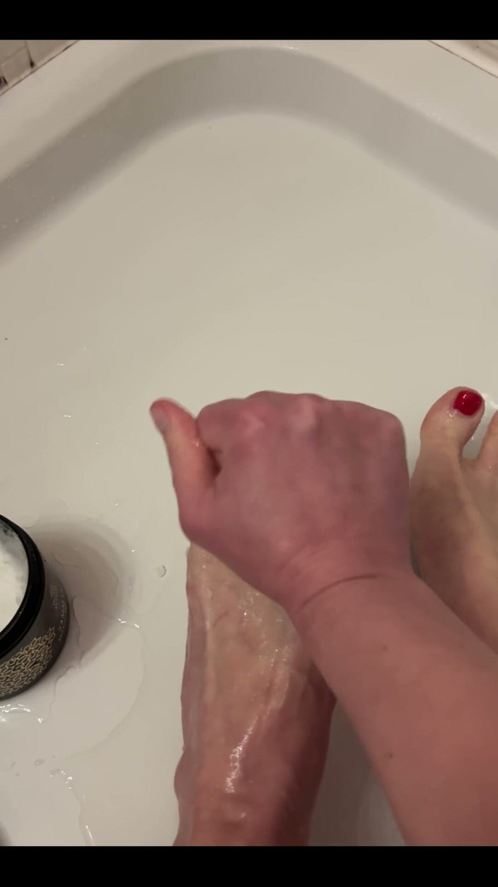 Dominatrix Miss Patricia Stark: My Daily Feetcare Routine