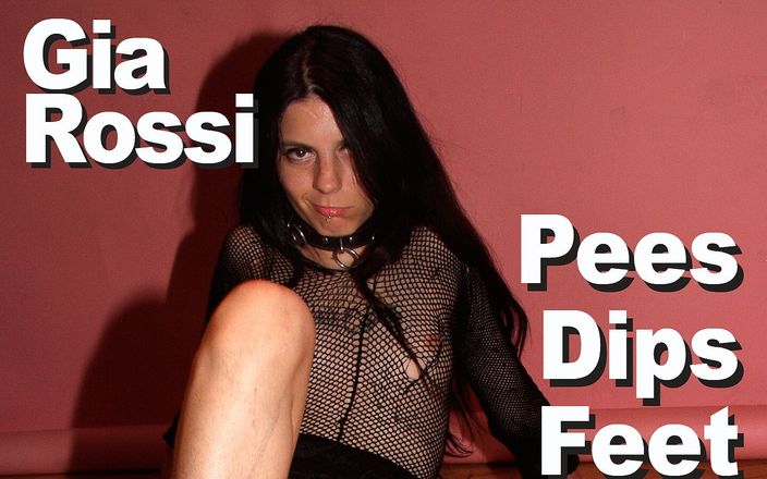 Picticon bondage and fetish: Gia Rossi čůrá a namočí si nohu