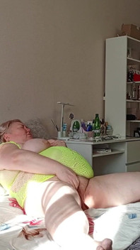 Große behaarte muschi und schwiegermutter mit dicken titten