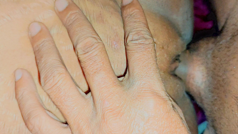 Village sexy couple Video: Первый раз секс-видео девушки дези с тугой киской XXX