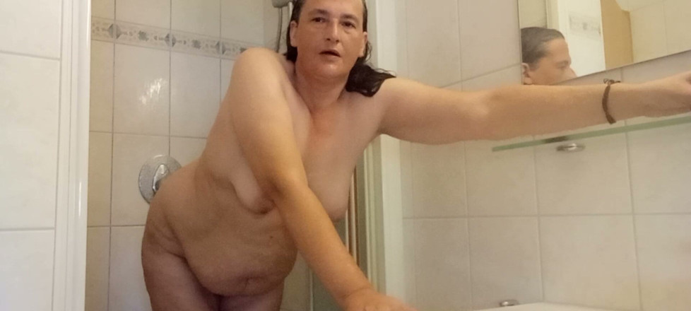 SchwarzeGraefin: BBW Belly Fat Wobble Shower Mature German