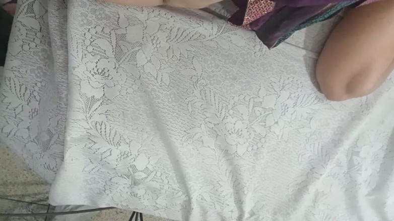aliabegum: 丰满的印度熟女在极端的重口味性爱中被摧毁 - 湿润的阴户,坚硬的鸡巴和大声的呻吟