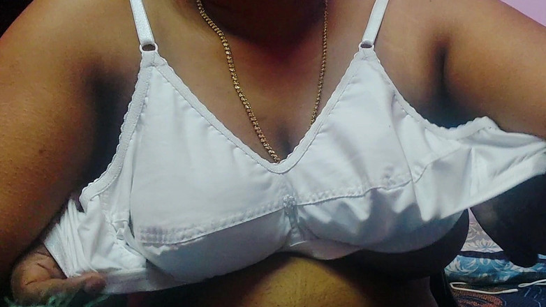 Desi Mohini: L'insegnante con le grandi tette fa sesso desi