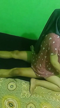 Seorang Gadis Hijab Sedang Disetubuhi Oleh Seorang Lelaki Yang Telah Oleh Seorang Lelaki