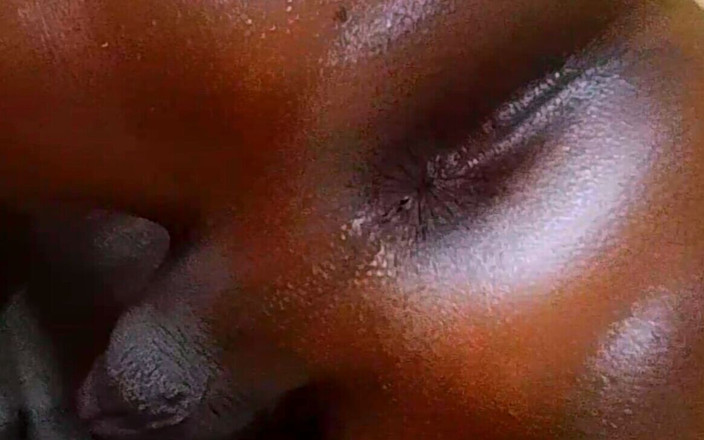 HaitiKing7: Величезна дупа для глибокого проникнення і погладжуйте мене для величезного навантаження сперми