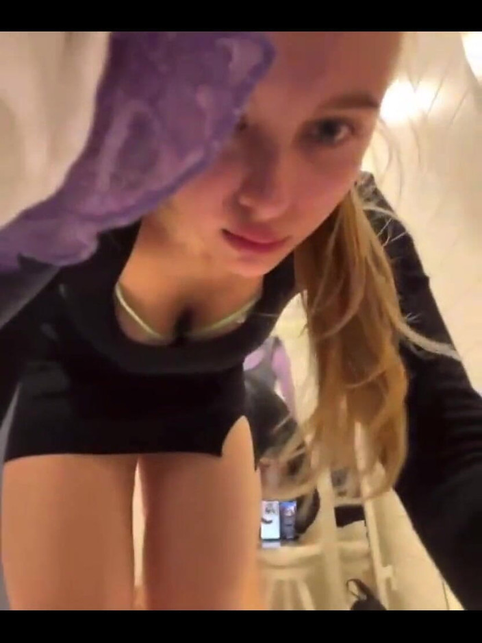 JuiceLussie: Публічний трах в торговому центрі