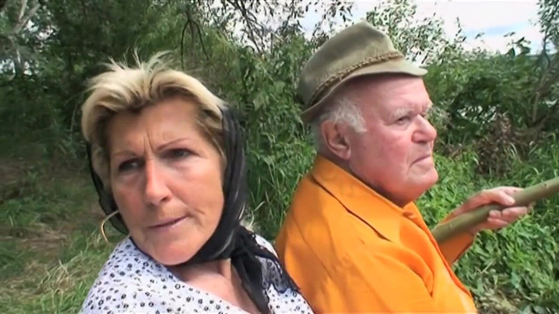 Old PIGS XXX: Böses blondes teen kommt beim anblick eines alten paares beim...