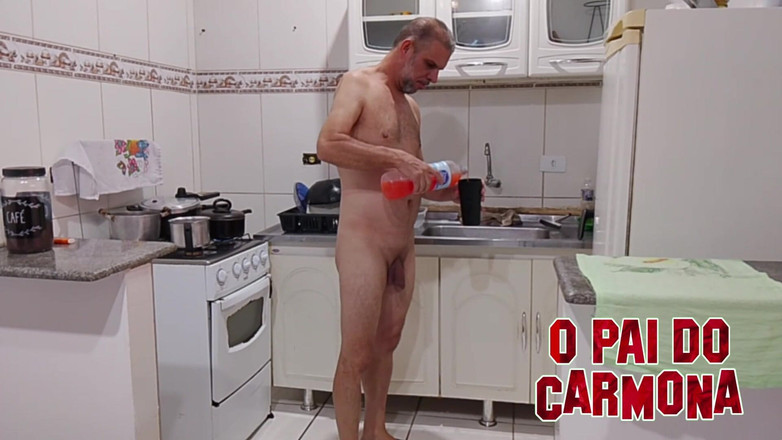 Carmona's father: Опайдокармона голая, готовящая еду