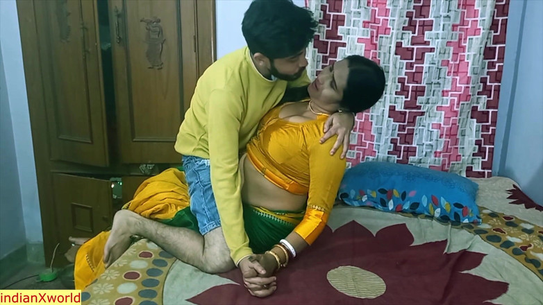 IndianXworld Premium: bhaartiy kamsin larke ne dost ki seksi sauteli mammi ke...