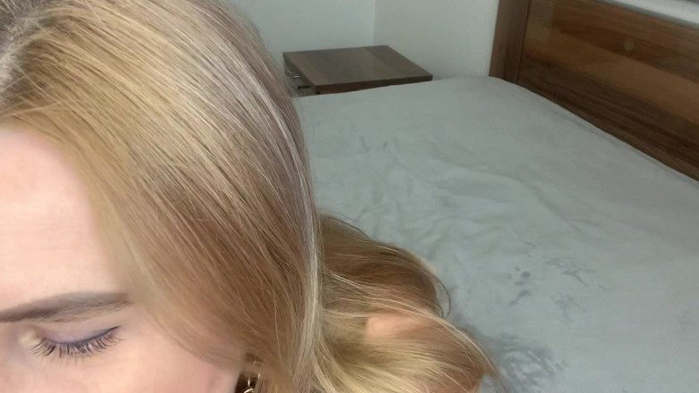 SugarNadya: Sexy blondýnka se rozhodla ukázat, jak si hrát se svou...