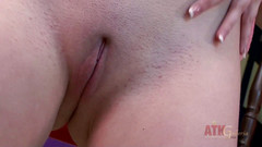 ATK Solo: वाइब्रेटिंग डिल्डो खिलौना उसका वीर्य निकालता है