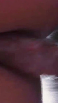 쪼이는 후장을 가진 두꺼운 자지에 야외에서 따먹히는 마른 레이디보이
