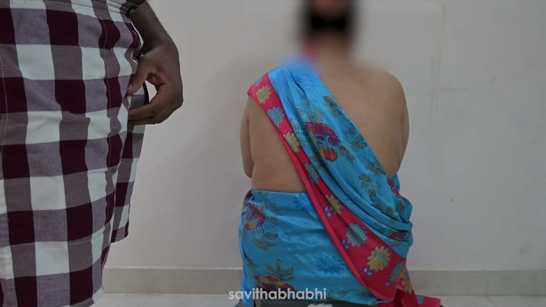 savithabhabhi: Elle utilise une femme de ménage dans la cuisine et...