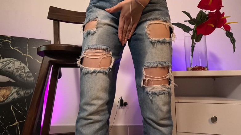 alejakink: Desperate to Go to Thw Bathroom I Pee My Jeans