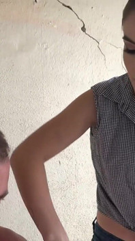 Un bărbat musculos este dominat tare - supus ratat
