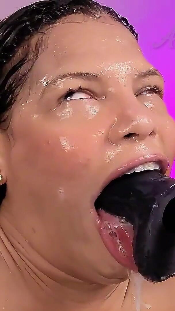 anabel693: A throatpie perfeita para realizar sua fantasia