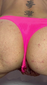 Coño caliente y jugoso, masturbación con bragas mojadas, culo grande