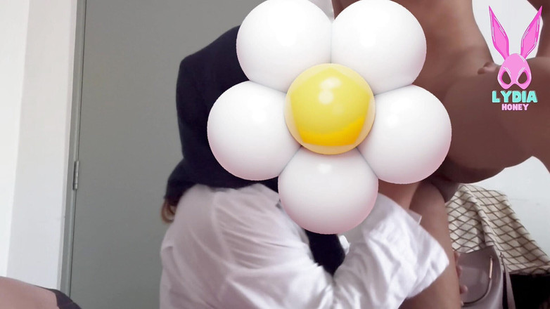 Lizzz melayu: Krásná nadržená Lydia v kapuci