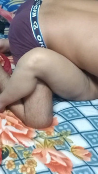 Yeni genç çift romantizm yaşıyor.