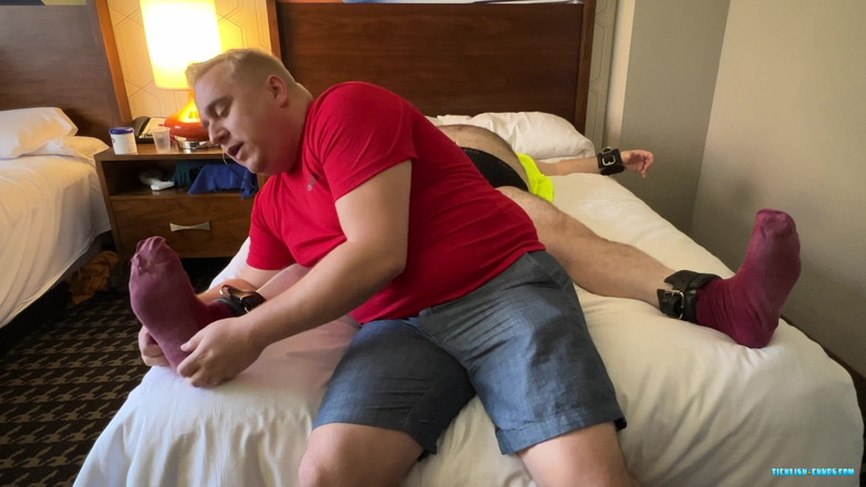 Ticklish Chubs: Duży brzuch chwiejny łaskotanie!