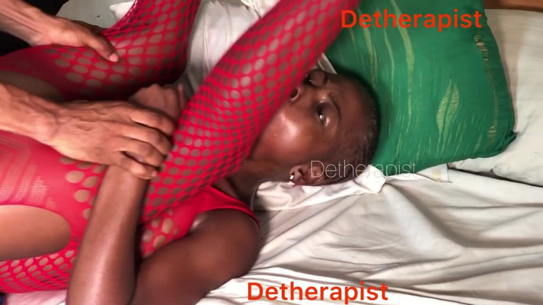 Detherapist: nashe ki aadi hoon kamabakht nishpaksh log