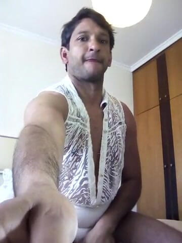 Boy top Amador: La ropa de mi invitado me puso muy cachonda