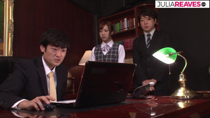 JapaneseAmateur: Secretara sexy suge o pulă uriașă a șefului, apoi o călărește...
