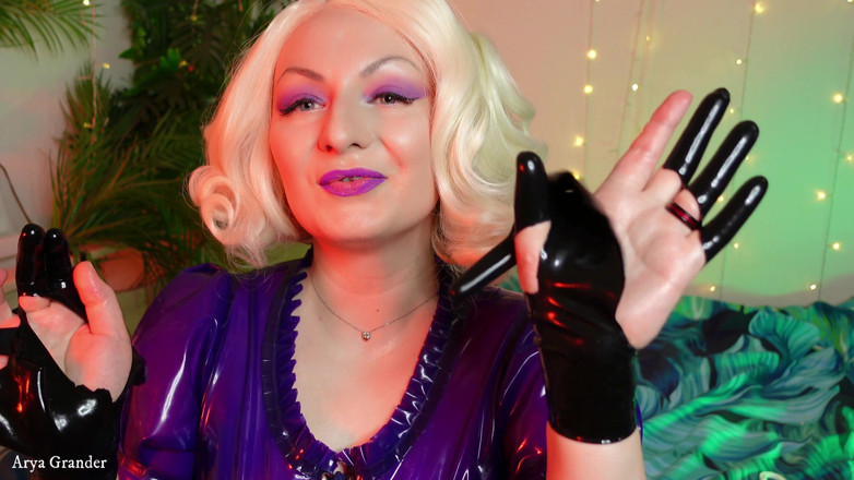 Arya Grander: Vidéo de gants en caoutchouc en latex déchirés