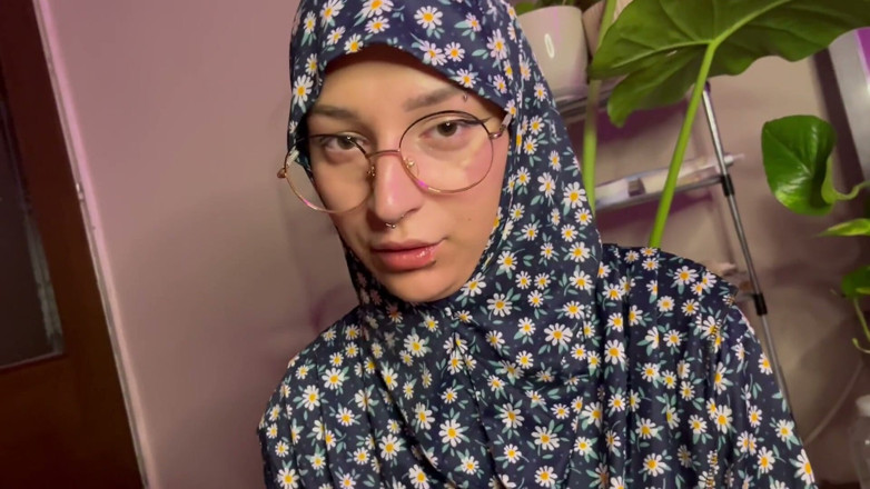 lanalovacutie: Blowjob in Hijab JOI