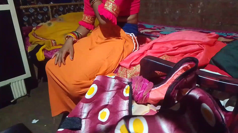 Priya_Sena_26: Cuando no había nadie en casa, me follé el culo...