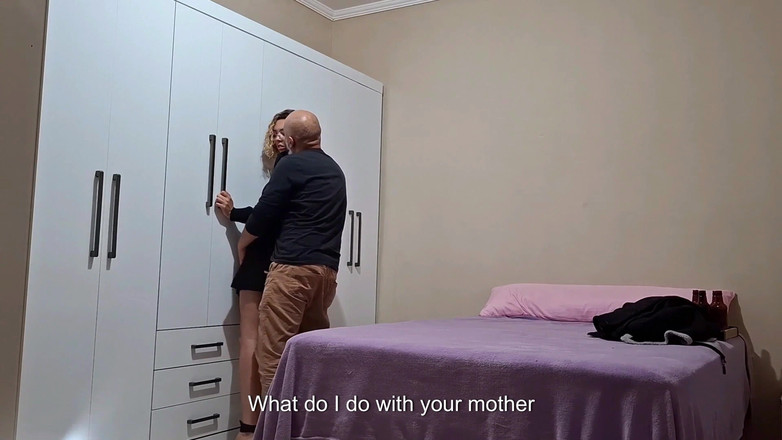 Victor SweetCoupleStories: Ma belle-mère est allée en voyage et mon beau-père m’a...