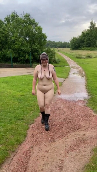 Rebecca Curves: Прогулянка оголеним парком Ребекки Курвс