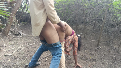 Inba: Högskolestudent utomhus doggyknull