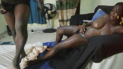 Pornsexlive: 当我湿了，我的继妹