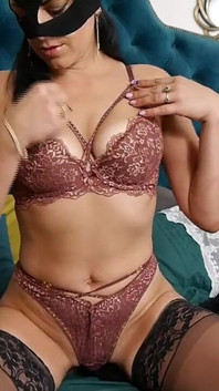 Adventures of milfycalla Ep 57 striptease für 2 Sperma