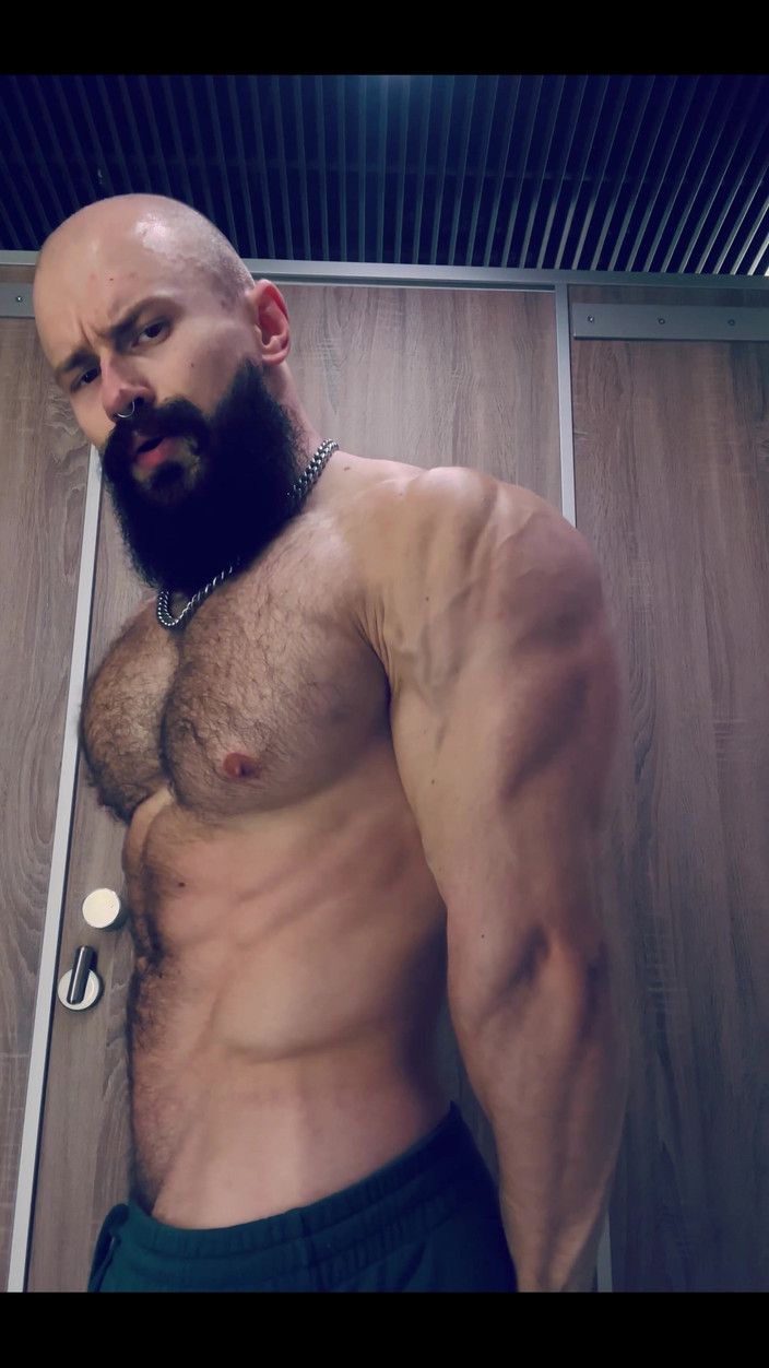 Mister Stone: Jestem spocony, a mięśnie są takie napompowane