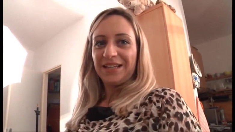 Deutschland porn: Cewek-cewek diajak ngentot di jalan (film porno lengkap)