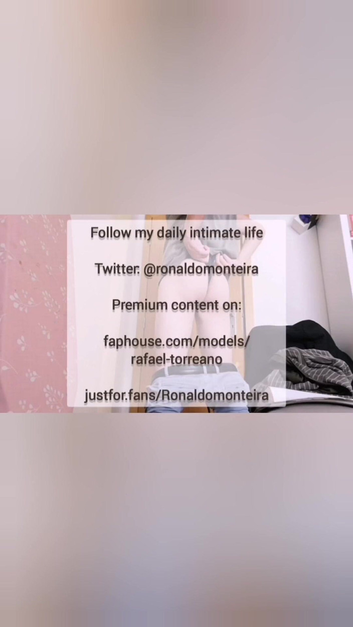 Rafael Torreano: 화장실에서 놀고 사정하는 핫한 부드러운 아빠