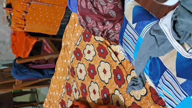 Busty mom: インドのリアルなバービーのジャブラストナイトチュダイビデオ、私のバービーの親友とセックスする