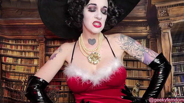 Geeky Femdom: Regalo de vacaciones de Lady Dimitrescu